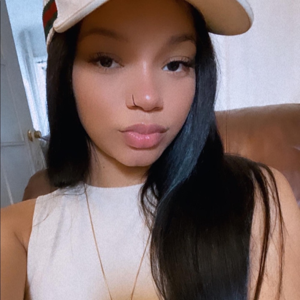 Meet your Posher, Naomi